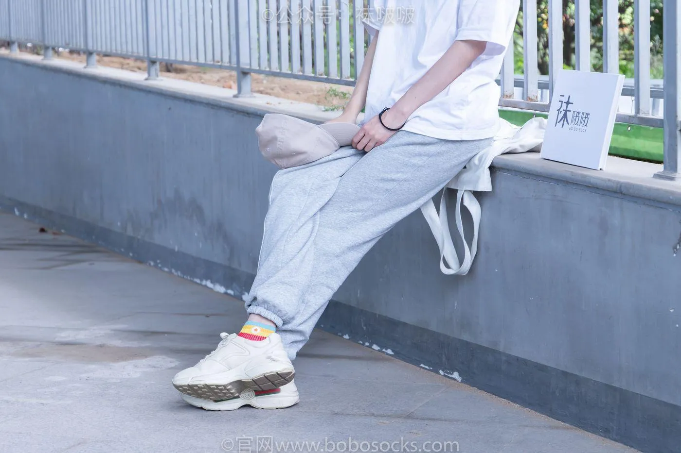 [BoBoSocks袜啵啵]NO.012 泡芙-运动鞋、白棉袜、裸足 [132P]插图5
